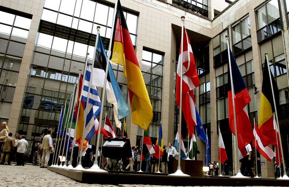 Ταμείο Ανάκαμψης: Μείγμα επιχορηγήσεων και δανείων η πρόταση της ΕΕ