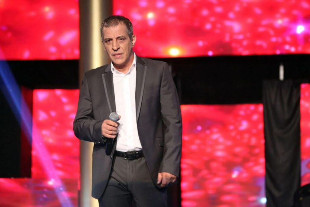Θέμης Αδαμαντίδης: «Θέλω η γυναίκα να είναι στο σπίτι με τα παιδιά – Ζητώ συγγνώμη από τον κόσμο για την αναστάτωση»
