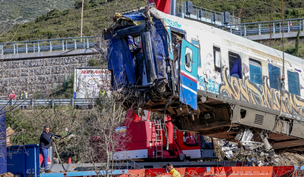 Τέμπη: Σήμερα η επανεξέταση δύο σορών – Μια οικογένεια αναζητά ακόμα το παιδί της