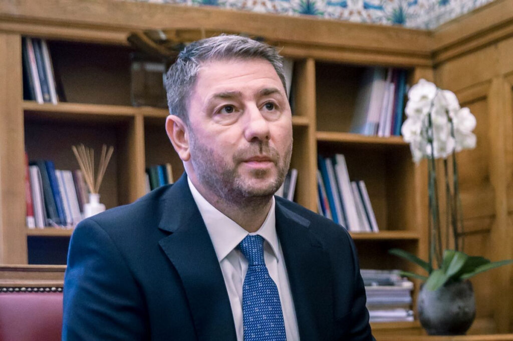 Επιμένει το ΠΑΣΟΚ: Προοδευτικός Πρόεδρος