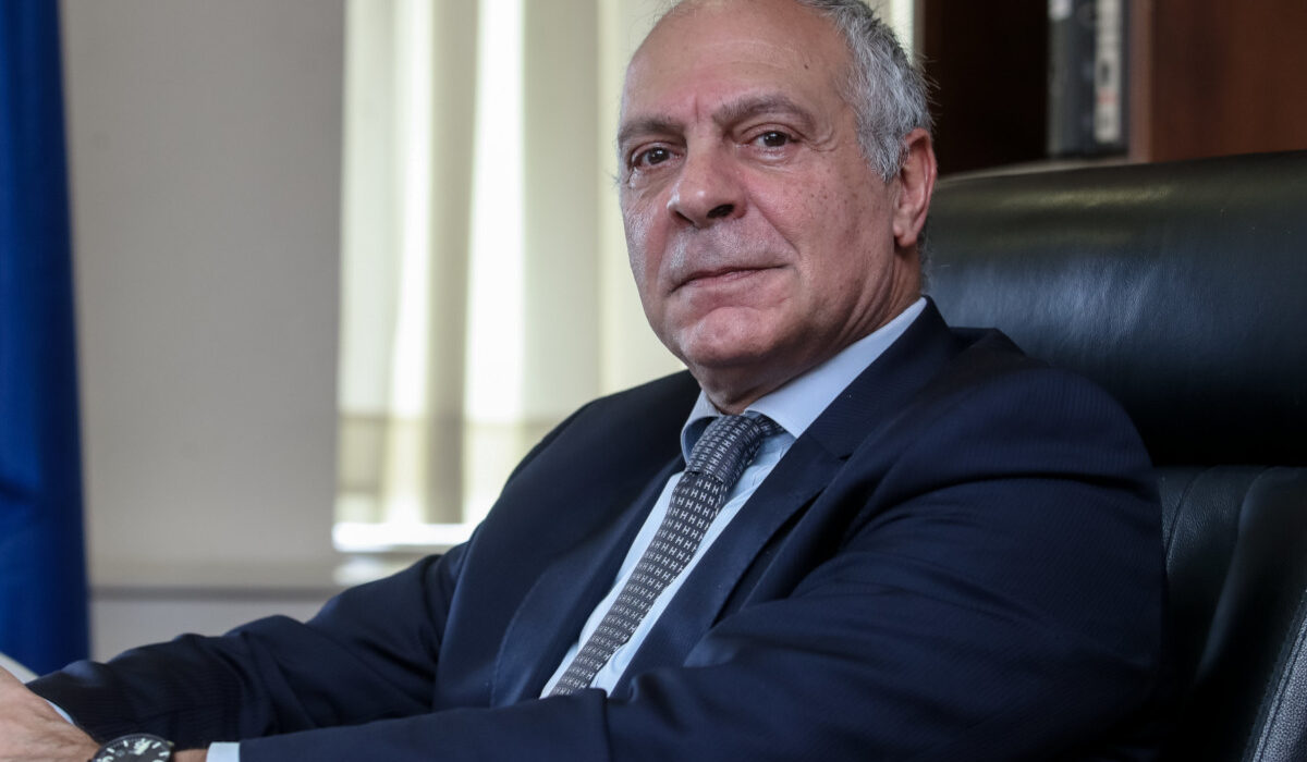 Πώς ο ναύαρχος Διακόπουλος εμφάνισε την ΕΑΒ να καταρρίπτει τους… Χούθι
