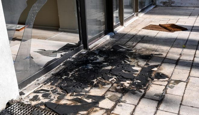 Πεύκη: Εμπρηστική επίθεση σε υποκατάστημα των ΕΛΤΑ