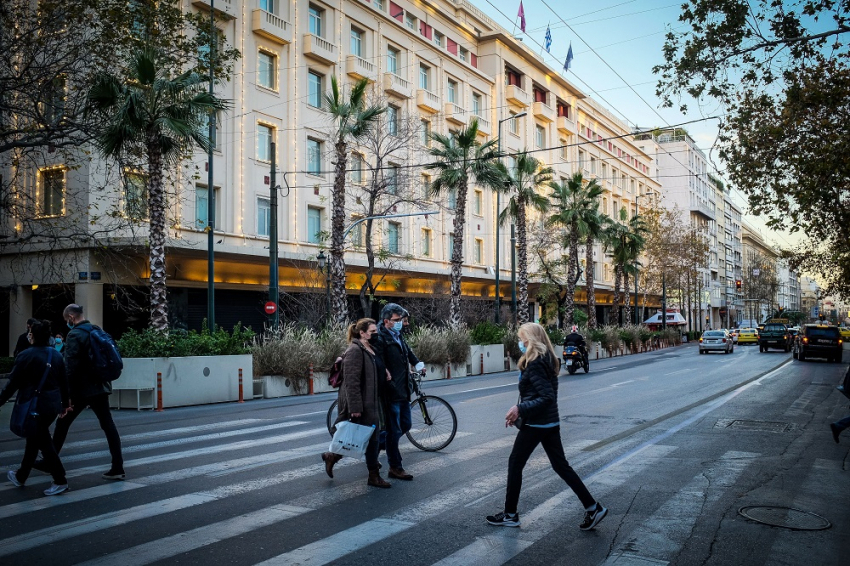 Τζανάκης: Θα φτάσουν τους 750 οι διασωληνωμένοι – Πότε θα πέσουν τα κρούσματα