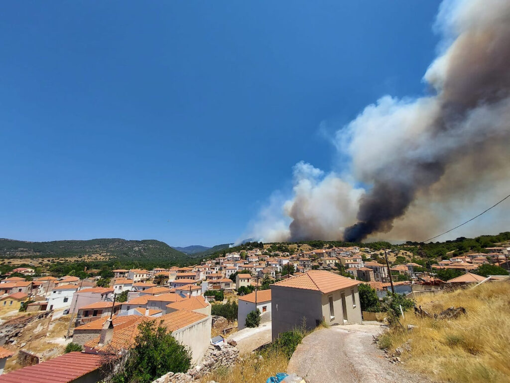 Φωτιά στη Λέσβο: Εκκενώνεται η Βρίσα