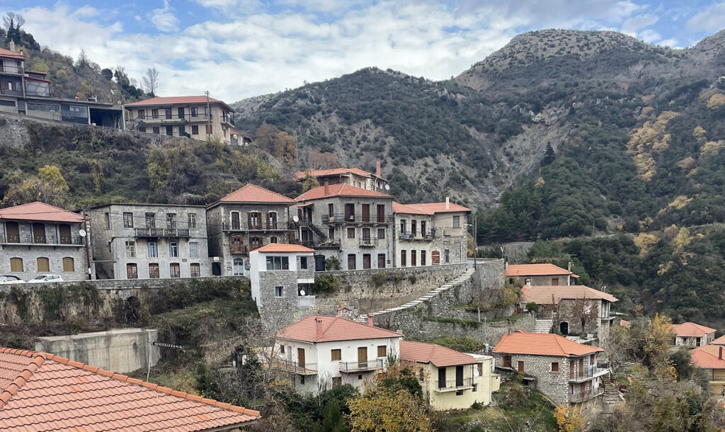 Το χωριό-outsider που γέμισε από νωρίς για Χριστούγεννα