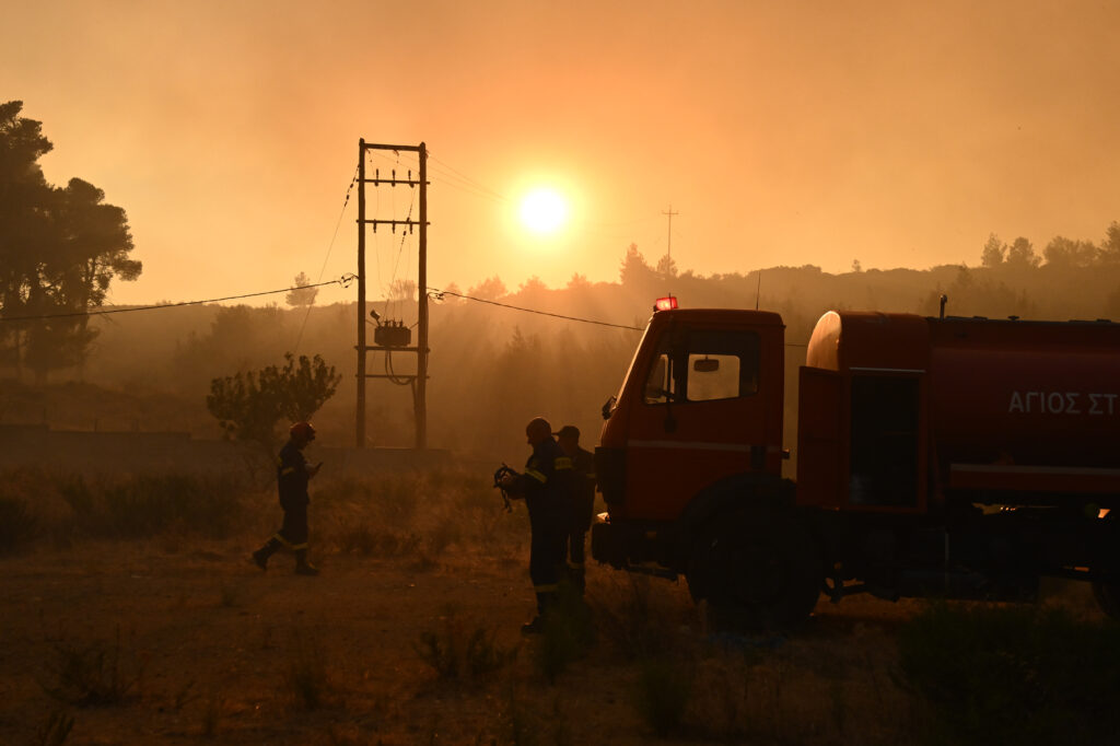 Φωτιές στην Αττική: Έκτακτη ανακοίνωση ΔΕΔΔΗΕ – «Μην πλησιάζετε κολόνες και αγωγούς»