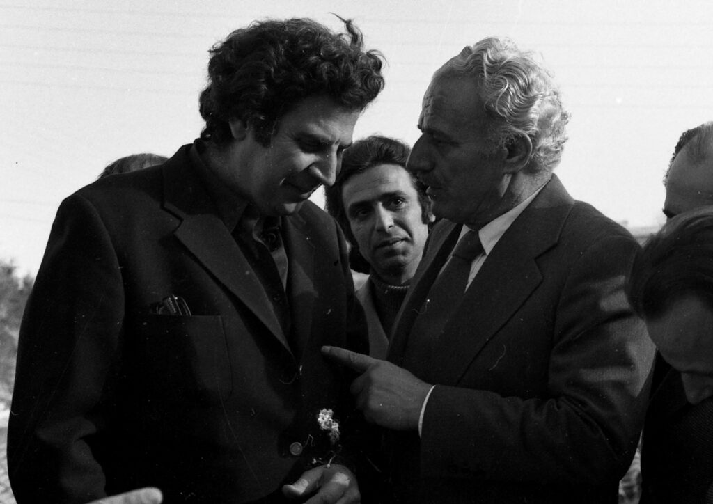 Ο Μίκης, ο Χαρίλαος και ο Ανδρέας μετά τη νίκη του ΠΑΣΟΚ το 1981 – Το παρασκήνιο με τον Μάρκο Βαφειάδη