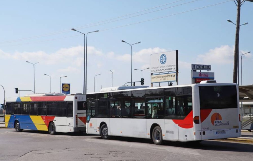 Θεσσαλονίκη: Δώδεκα προσαγωγές ανηλίκων – Πετούσαν αντικείμενα σε λεωφορείο του ΟΑΣΘ