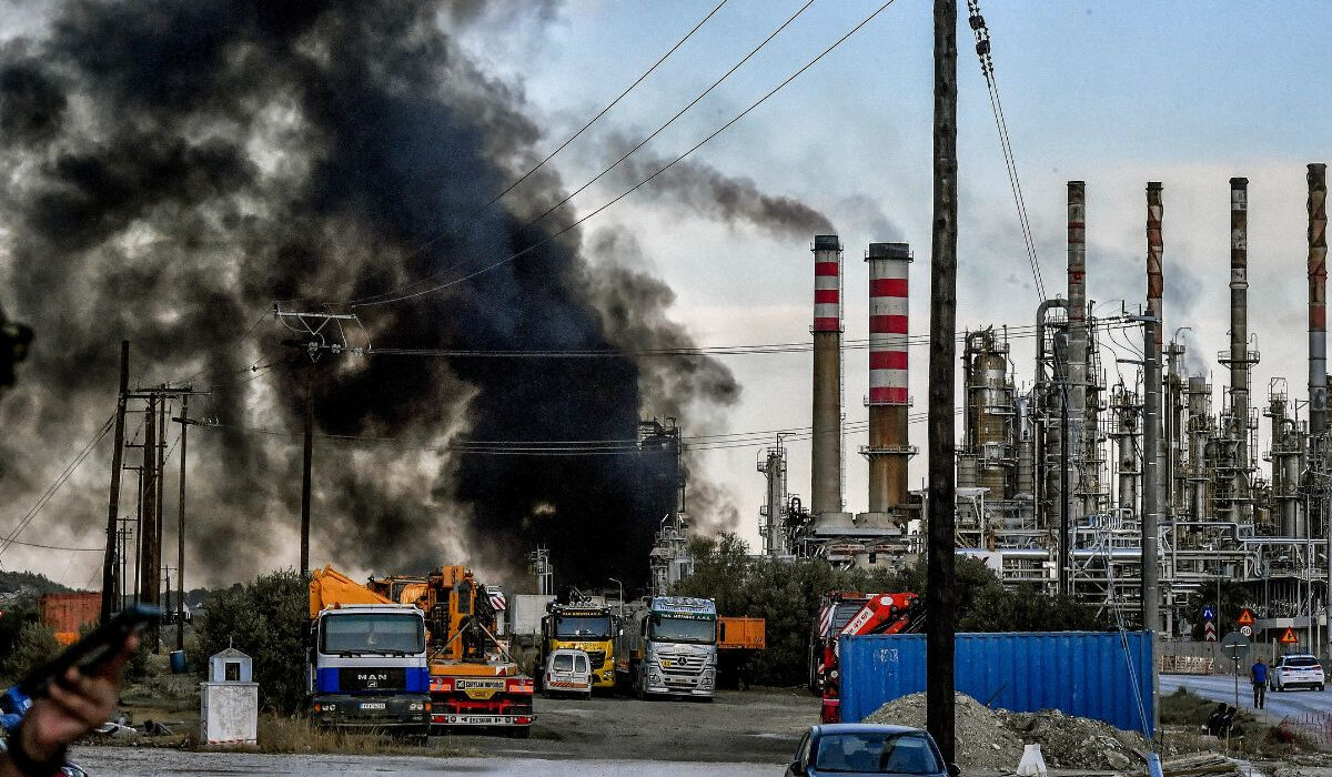 Από πού ξεκίνησε η μεγάλη φωτιά στη Motor Oil – Δεν υπάρχει φλόγα