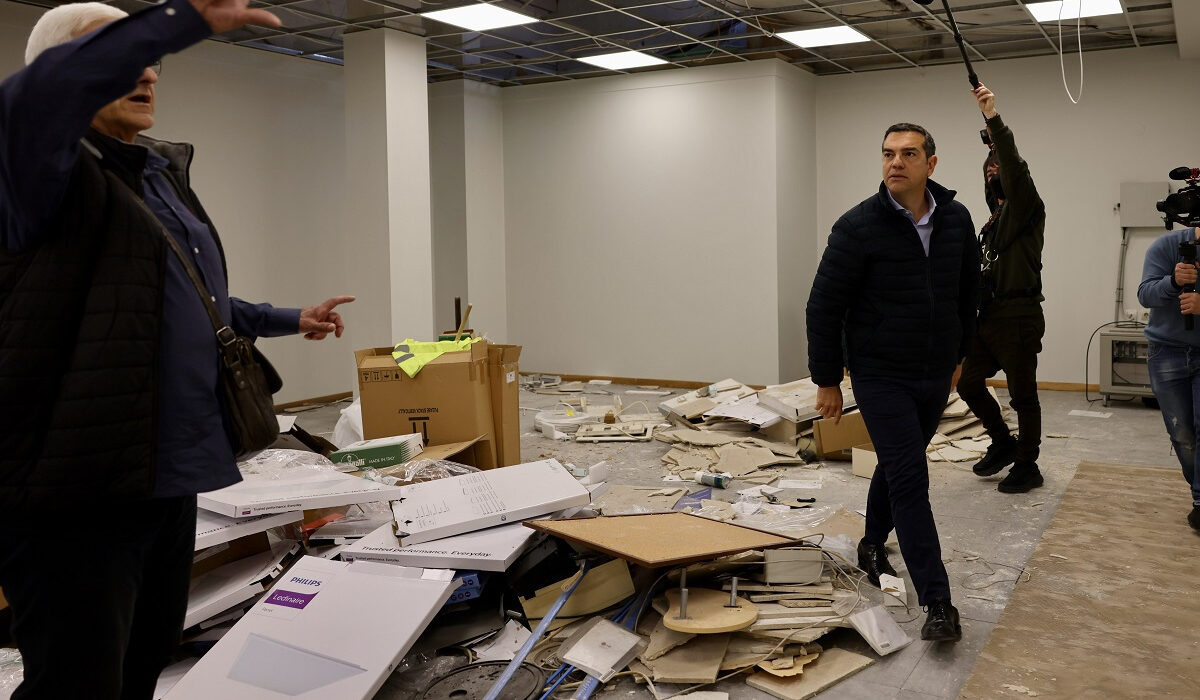 Αυτοψία Τσίπρα για τα ψέματα Καραμανλή – Γεραπετρίτη με το κέντρο τηλεδιοίκησης στη Λάρισα