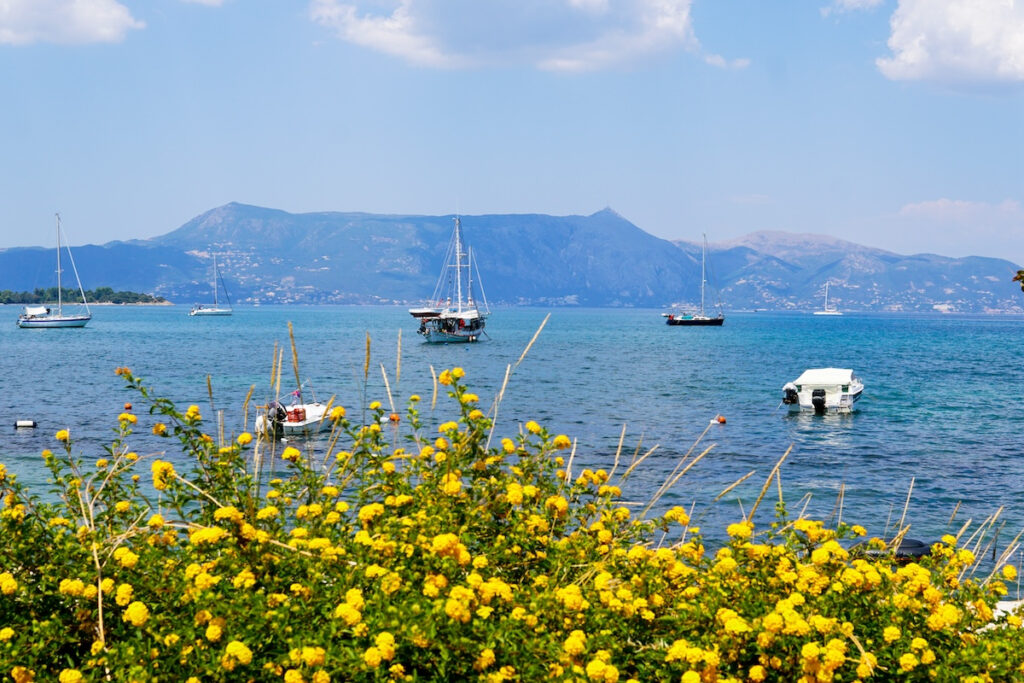 Καιρός: Απριλιάτικο καλοκαίρι με ζέστη και ανέμους στα πελάγη