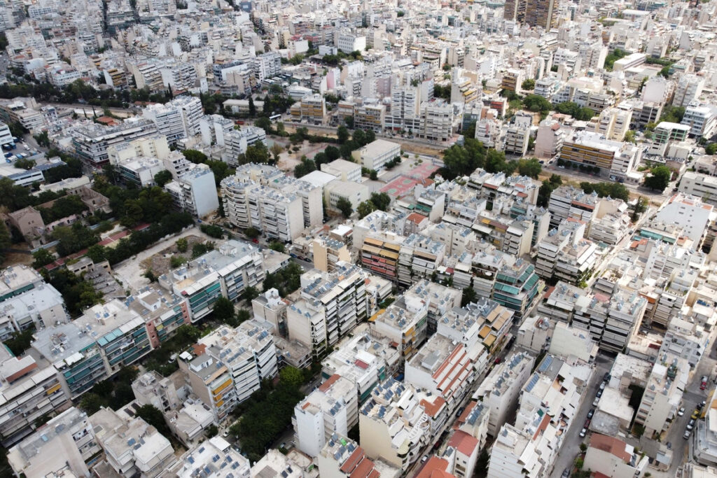 Δεκατρία χρόνια δουλειάς για ένα σπίτι 100 τ.μ  – Πανάκριβη η αγορά κατοικίας στην Ελλάδα
