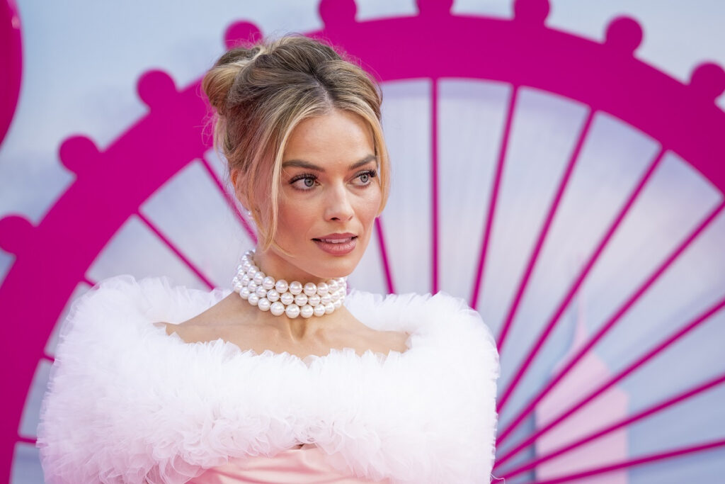 «Μέχρι και η Barbie απεργεί» – Το tweet του ΠΑΜΕ για την Μάργκοτ Ρόμπι