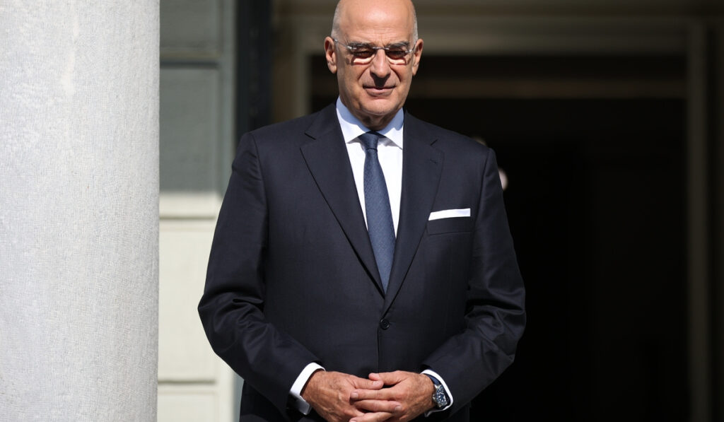Νίκος Δένδιας: Κομπάρσος