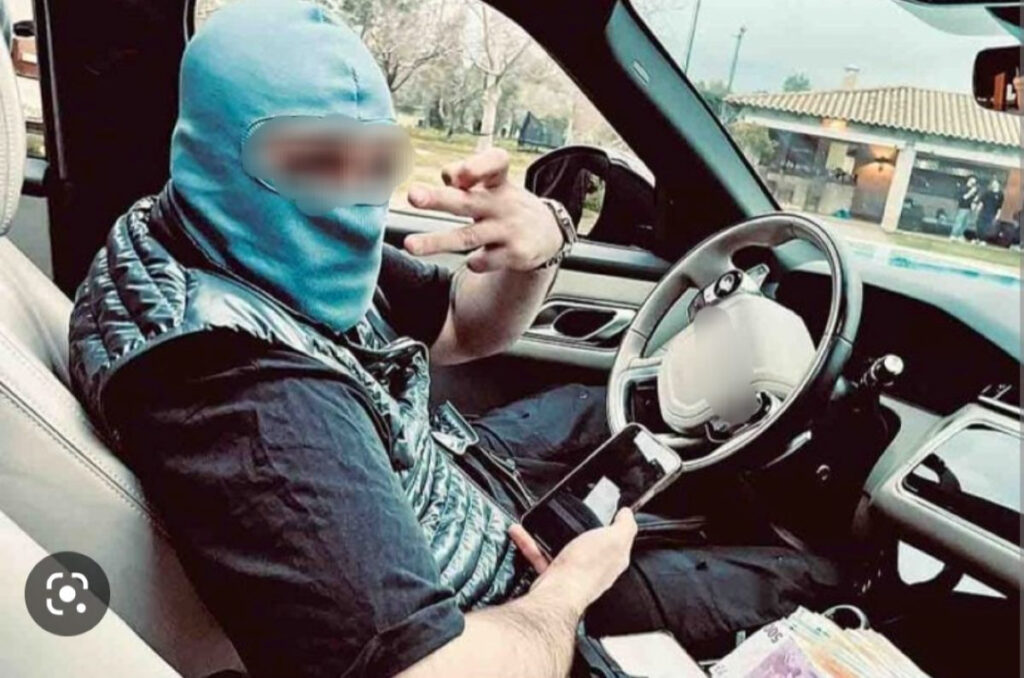 Ίλιον: Πασίγνωστος τράπερ συνελήφθη ξανά για κατοχή όπλου