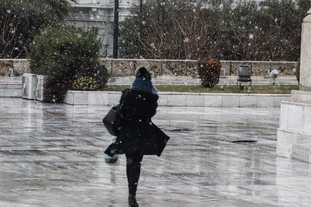 Η «Μήδεια» σφυροκοπά τη χώρα και ανεβάζει τη θερμοκρασία στην πολιτική σκηνή