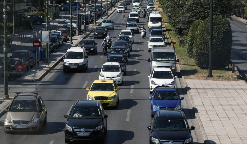 Λήγει η προθεσμία για τα τέλη κυκλοφορίας 2025: Εκτύπωση με ή χωρίς Taxisnet