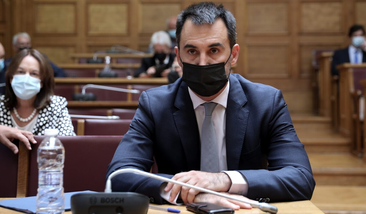 Χαρίτσης: Καμία πρωτοβουλία από την κυβέρνηση για τις ανατιμήσεις σε βασικά είδη