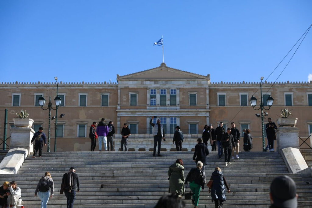 Οι 4 φυλές των αναποφάσιστων: Νέοι ψηφοφόροι, γυναίκες, κάτω των 45 και «απολιτίκ»