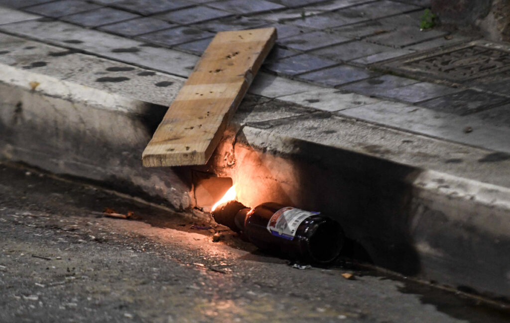 Ζωγράφου: Επεισόδια ύστερα από πάρτι στην Πανεπιστημιούπολη – Τραυματίστηκαν 4 αστυνομικοί