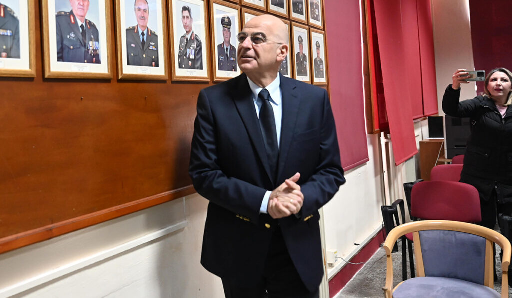 Επίσκεψη Δένδια στη φρεγάτα «Ύδρα», στην Ερυθρά Θάλασσα