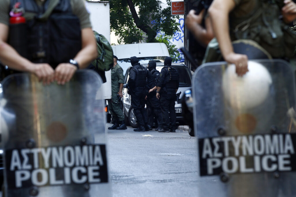 Ανησυχία της Διεθνούς Αμνηστίας για τις εξώσεις προσφύγων στα Εξάρχεια