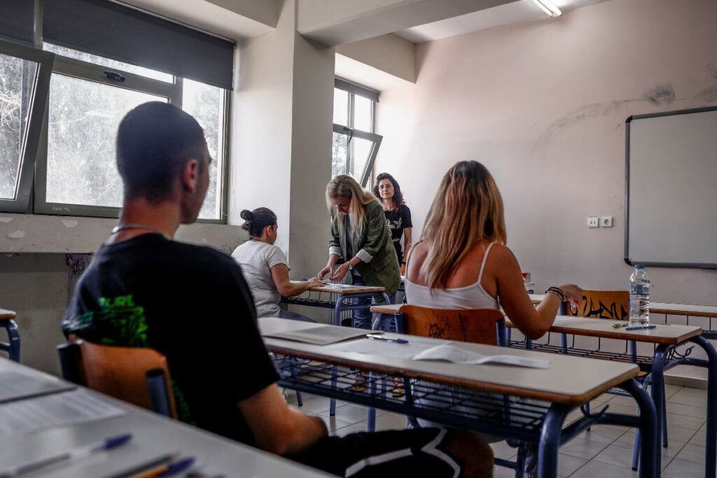 Πανελλήνιες 2023: Ώρα για Έκθεση στα ΓΕΛ – Οδηγίες για θέματα και αλλαγές στη Νεοελληνική Γλώσσα