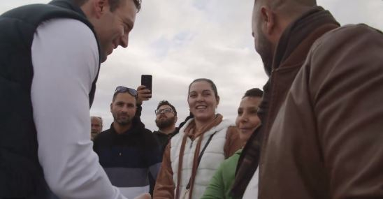Κασσελάκης: Επισκέφθηκε καταυλισμό Ρομά – «Κάθε μέρα που ξυπνάμε επιλέγουμε τι Έλληνες είμαστε»