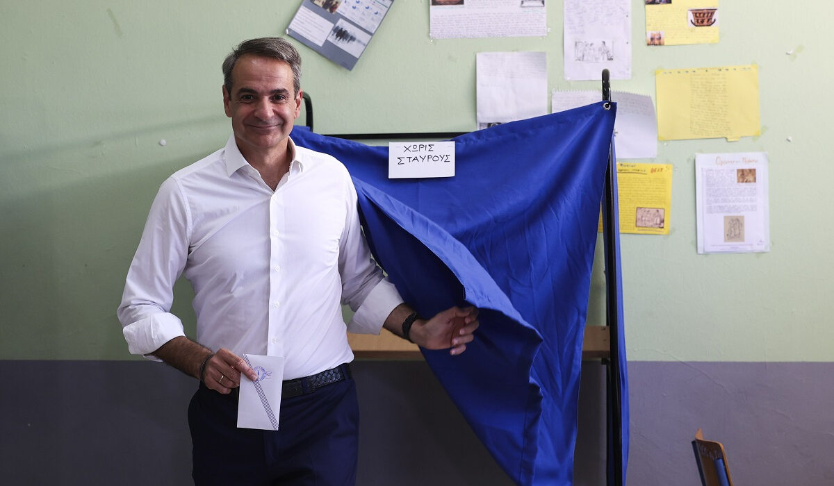 Προς μια «νέα μεταπολίτευση»; Το τέλος του δικομματισμού και το σύστημα του «ενάμισι κόμματος»;