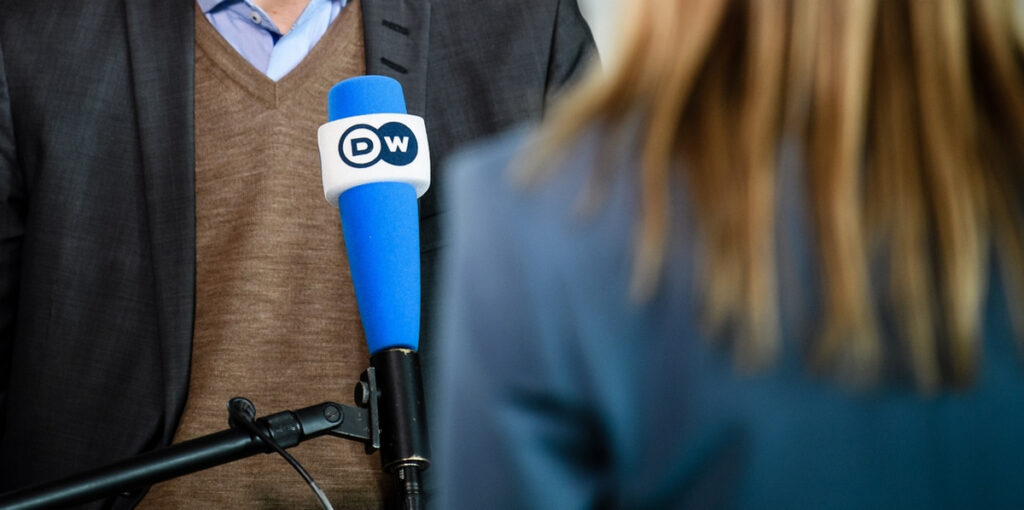 ΕΕ: Οι ρωσικές αρχές παραβιάζουν την ελευθερία των ΜΜΕ