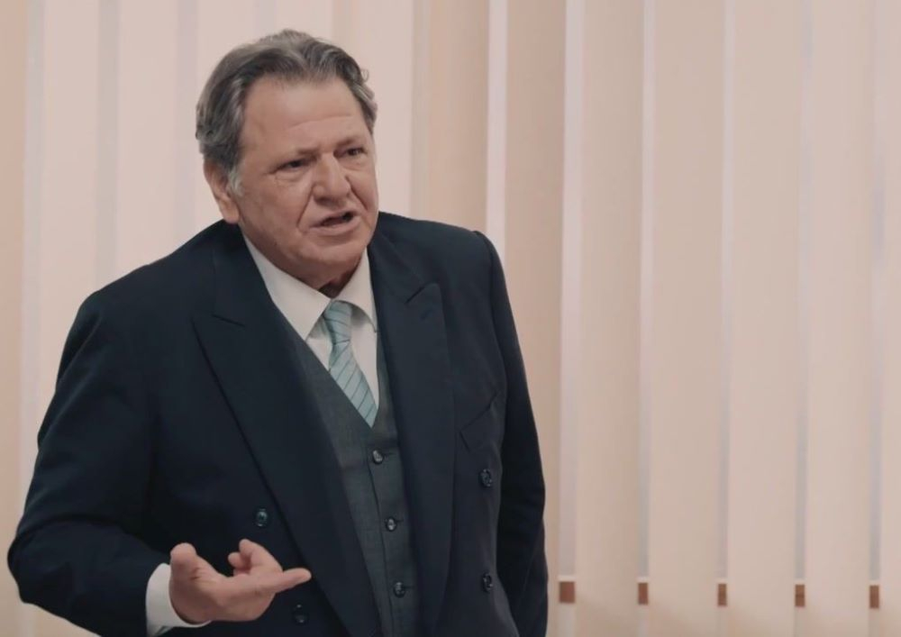 8 Λέξεις: Δημήτρης και Άκης βαδίζουν σε τεντωμένο σχοινί