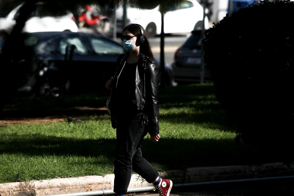Νέα μέτρα με απαγόρευση κυκλοφορίας στο τραπέζι