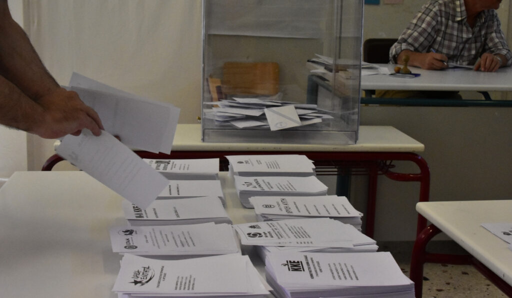 Τάσεις MRB: Κλείνει η «ψαλίδα» – Στο χαμηλότερο ποσοστό η διαφορά ΝΔ – ΣΥΡΙΖΑ από το 2019