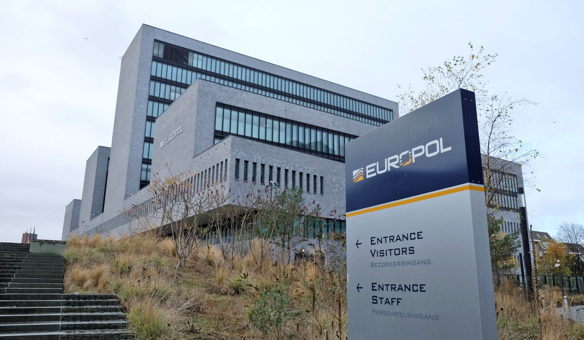 Οι… φύλακες της Europol έχασαν τους φακέλους που «φύλαγαν» προσωπικά στοιχεία τους