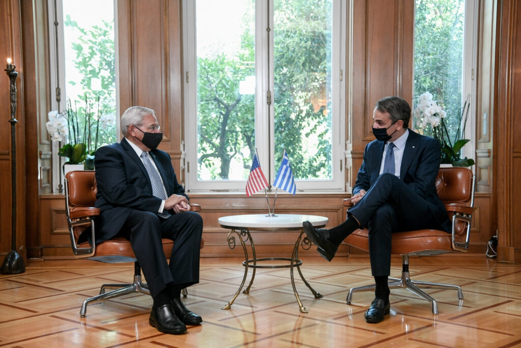 Συνάντηση Μητσοτάκη – Μενέντεζ: Στο τραπέζι διμερείς σχέσεις και ανατολική Μεσόγειος