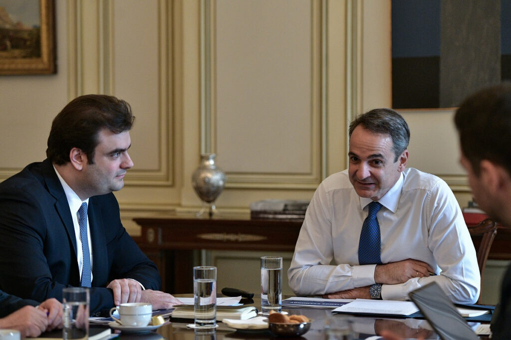 Ζήλια υπουργών για στήριξη Μητσοτάκη σε Πιερρακάκη