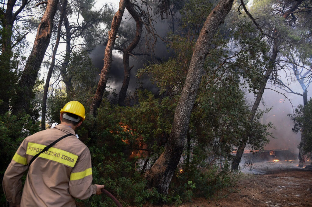 Συναγερμός για φωτιά στη μισή Ελλάδα: Στο «κόκκινο» η Ρόδος