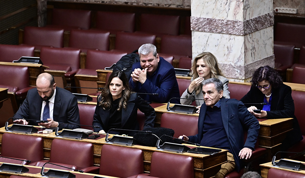 Τι απαντά η Νέα Αριστερά για το «παρών» σε τρία άρθρα του ν/σ για τα «κόκκινα δάνεια»