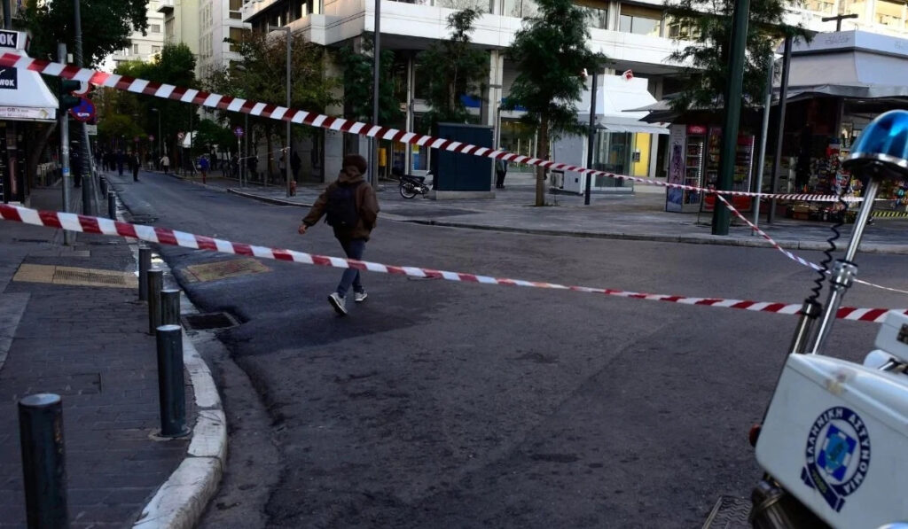 Αθήνα: Κλειστοί δρόμοι τώρα στο κέντρο – Πρόβλημα με αγωγούς της ΕΥΔΑΠ (χάρτης)