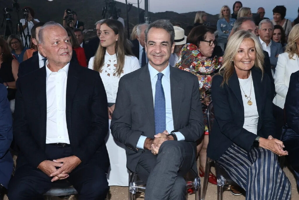 «Αγαπητέ Βαγγέλη…» – Μια οικειότητα με νόημα
