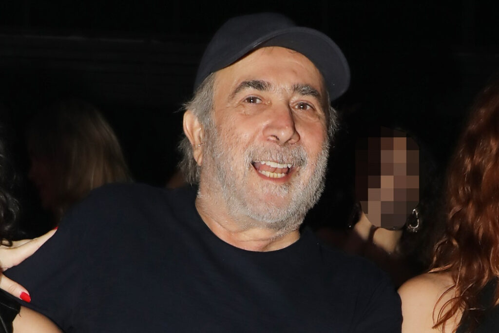 Λάκης Λαζόπουλος: Οι αλλαγές στο «Αλ Τσαντίρι Νιουζ» – «βοηθάει πάρα πολύ η τεχνητή νοημοσύνη»