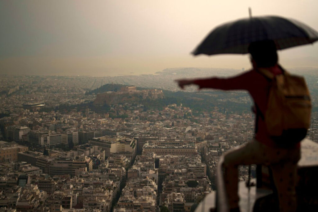 Ξεκινά κακοκαιρία με δυνατά μπουρίνια – Τι ώρα θα βρέξει στην Αθήνα (Live)