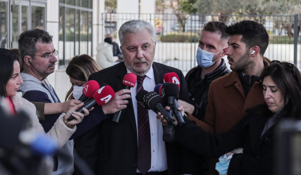 Πατέρας Καρολάιν: Ανησυχώ για την ασφάλεια του δικηγόρου μας, Θανάση Χαρμάνη