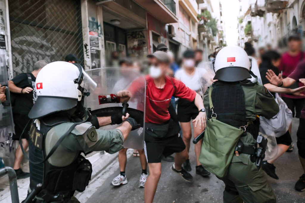 Νέα ένταση στα Εξάρχεια: 32 προσαγωγές από την αστυνομία σε συγκέντρωση για το Mετρό