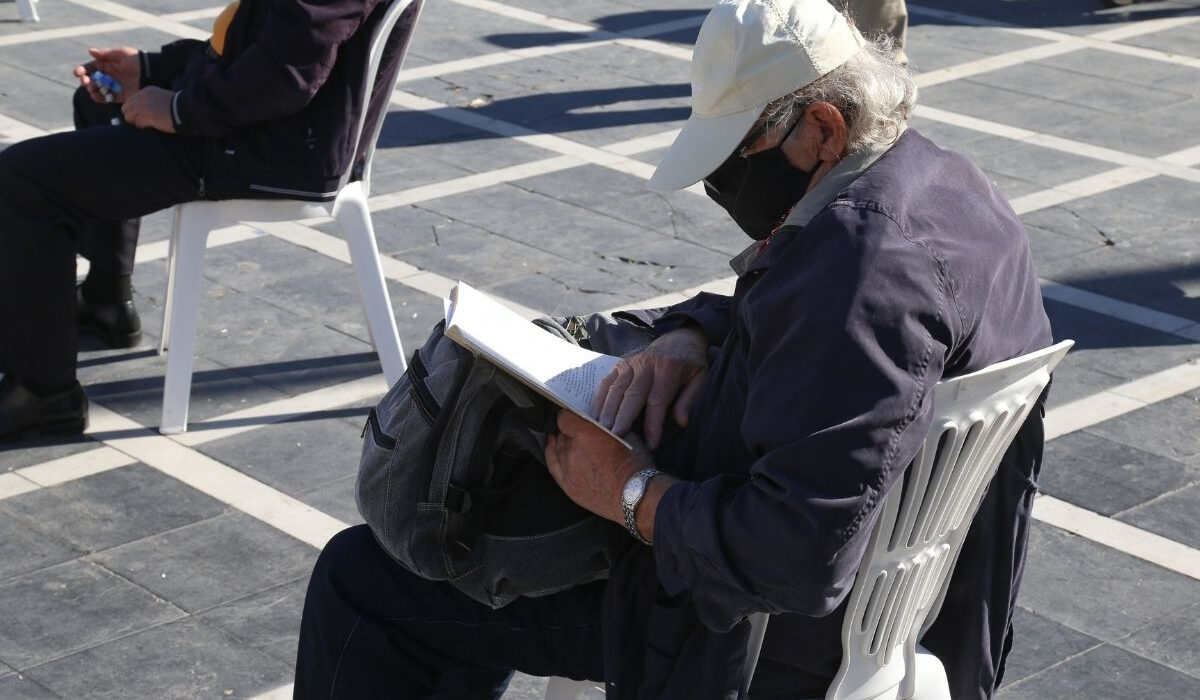 Άρχισε η καταβολή των συντάξεων – Αναλυτικά οι ημερομηνίες για κάθε ταμείο