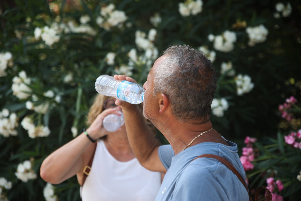 Θερμοπληξία από τον καύσωνα: 10 κρούσματα, 70 λιποθυμίες – Συμπτώματα και αντιμετώπιση