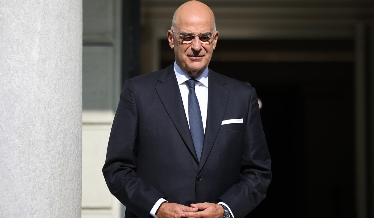 Δένδιας: Αν με ακούνε; Με ακούνε στερεοφωνικά!