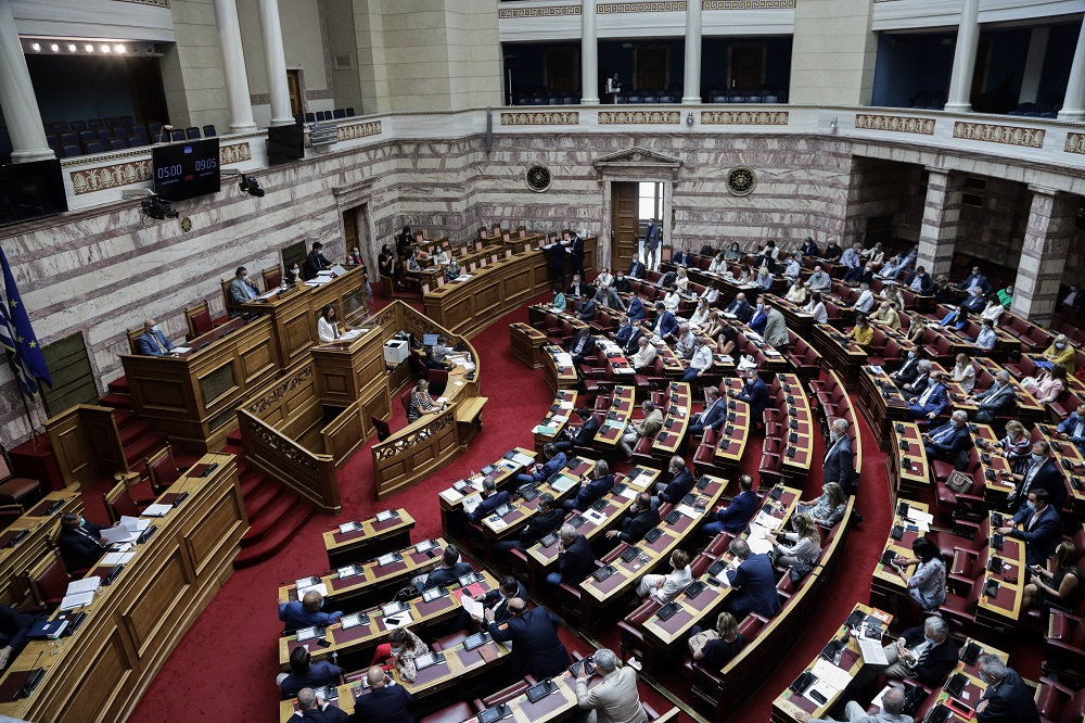 Η Βουλή ανακάλυψε την μάσκα