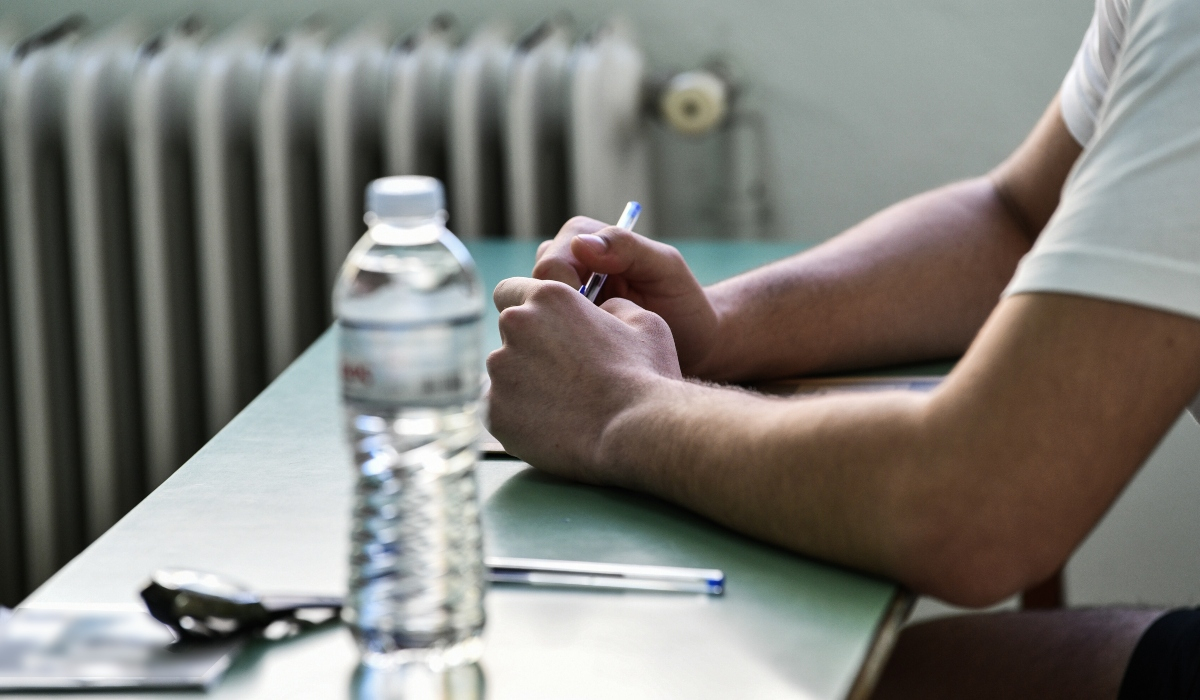 Οδηγός επιβίωσης για όσους δίνουν Πανελλήνιες 2023