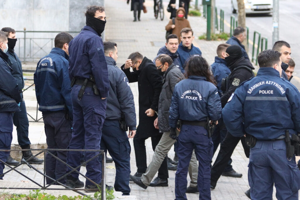 Υπόθεση 12χρονης στον Κολωνό – Ξέσπασαν μητέρα και αδελφή κατά του Μίχου και της εισαγγελέως